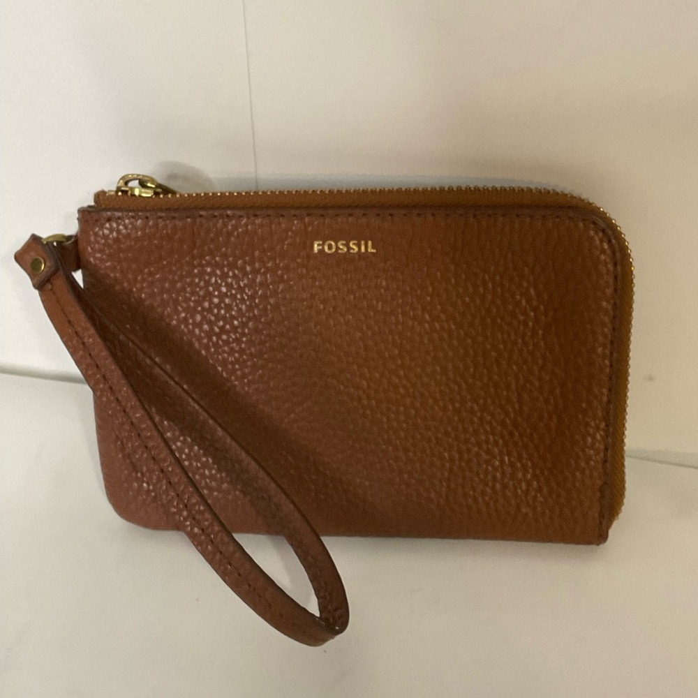Fossil Tara Pebbled Cowhide Med Brown Leather Wristlet; Gold Hardware; Pre-Owned